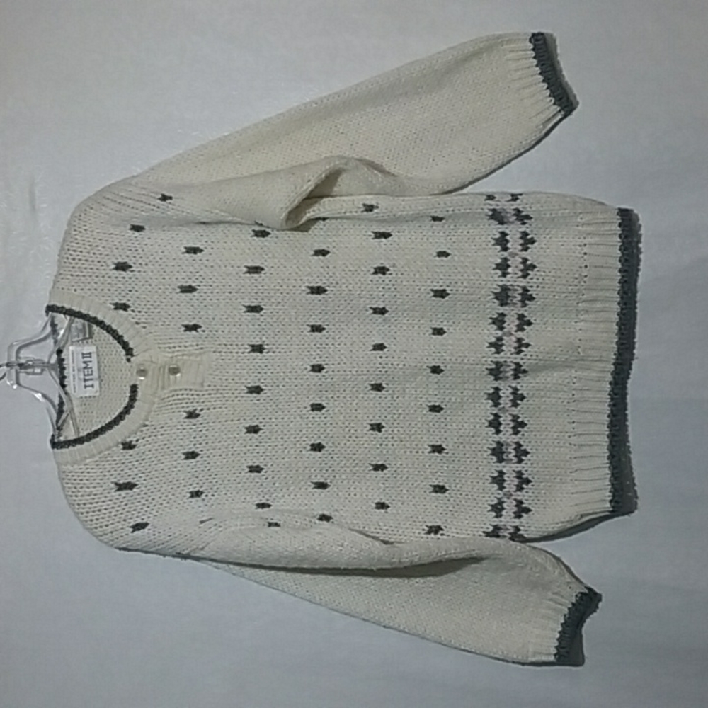 Item II RN38681 women's pullover sweater size S